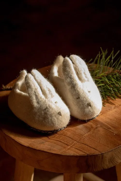 Bunny Slippers by Muskhane